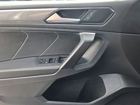 Used 2023 Volkswagen Tiguan SE R-Line image 30