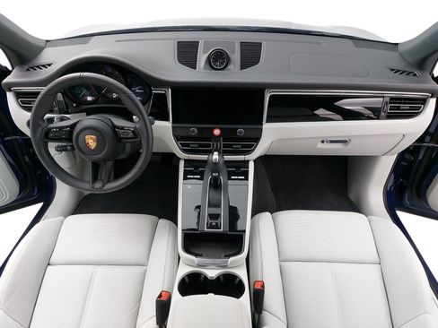 Certified 2026 Porsche Macan AWD/4WD image 11