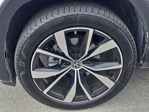 Certified 2025 Volkswagen Atlas SEL Premium R-Line image 4