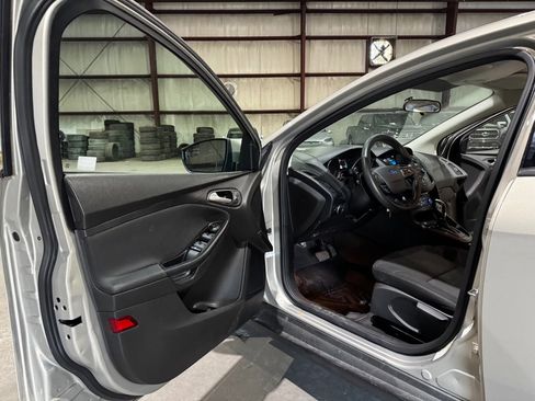 Used 2016 Ford Focus SE image 12