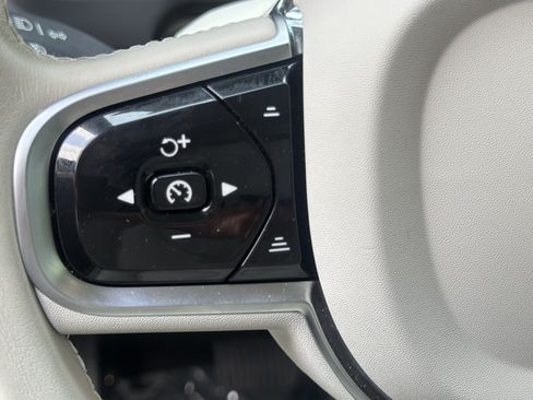 Certified 2024 Volvo XC90 B6 Plus w/ Protection Package Premier AWD/4WD image 19