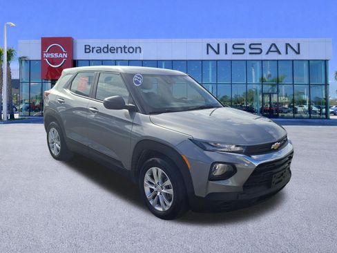 Used 2023 Chevrolet TrailBlazer LS FWD image 3