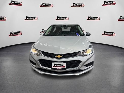 Used 2017 Chevrolet Cruze LT w/ Convenience Package image 2