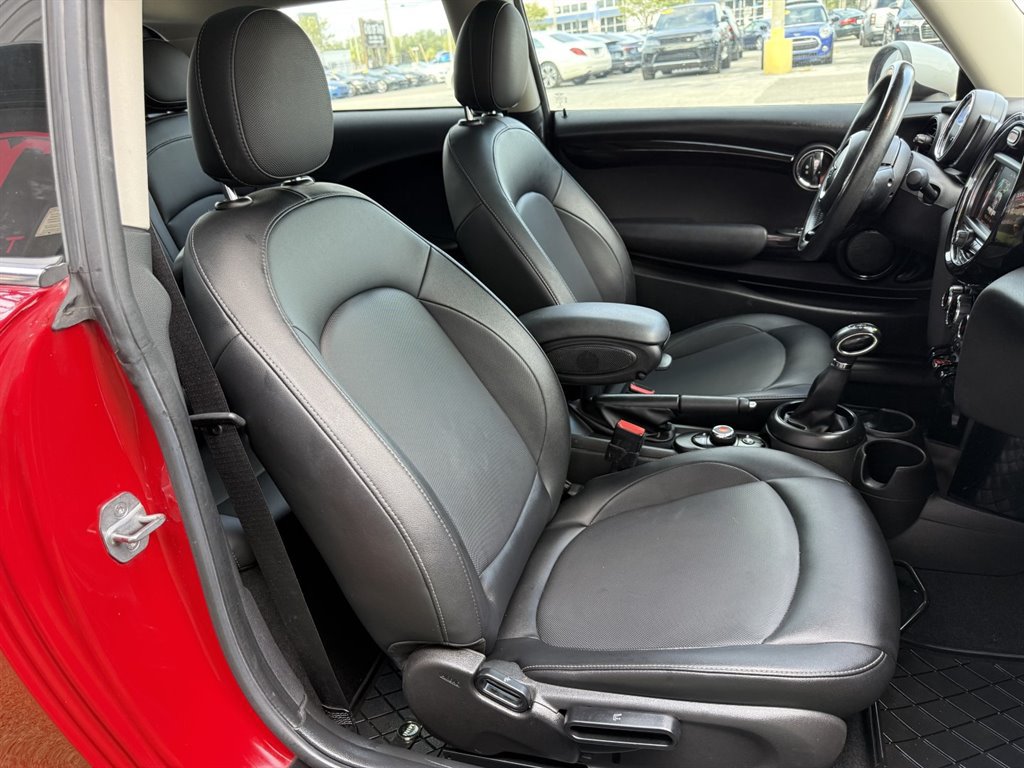 Used 2019 MINI Cooper 2-Door Hardtop FWD image 13