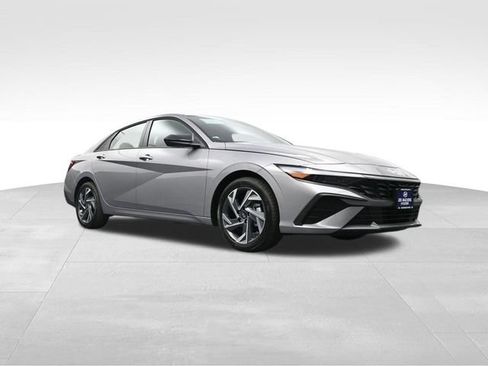 Used 2025 Hyundai Elantra Sport FWD image 30