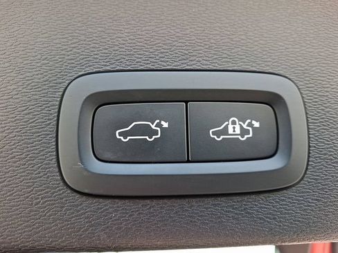 Certified 2023 Volvo C40 P8 Recharge Plus AWD/4WD image 29