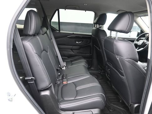Used 2025 Honda Pilot EX-L image 13