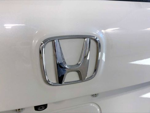 Used 2018 Honda Pilot Touring image 34