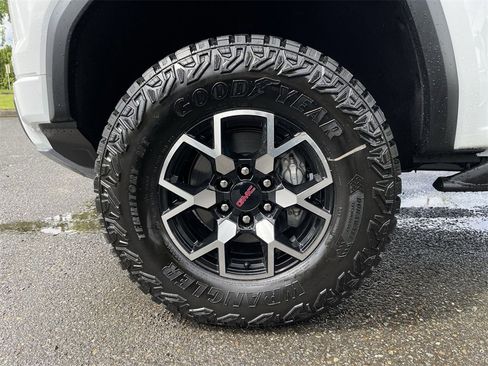 New 2025 GMC Canyon AT4 w/ AT4X Package image 34