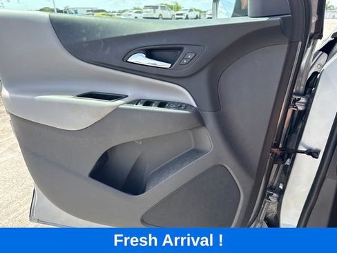 Used 2023 Chevrolet Equinox LS w/ LS Convenience Package FWD image 12