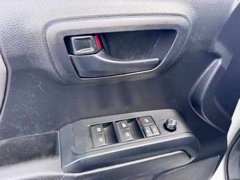 Used 2020 Toyota Tacoma SR w/ SR Convenience Package RWD image 19