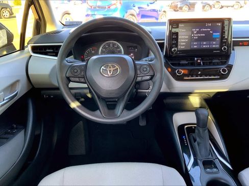 Used 2021 Toyota Corolla LE FWD image 6