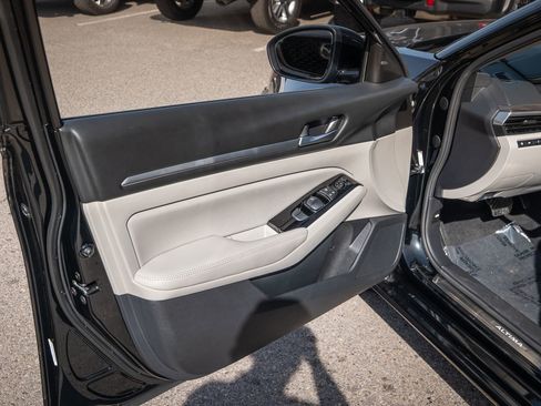 Used 2024 Nissan Altima 2.5 SL image 11