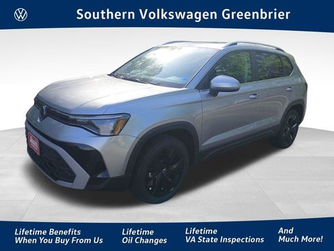 New 2026 Volkswagen Taos SE image 1