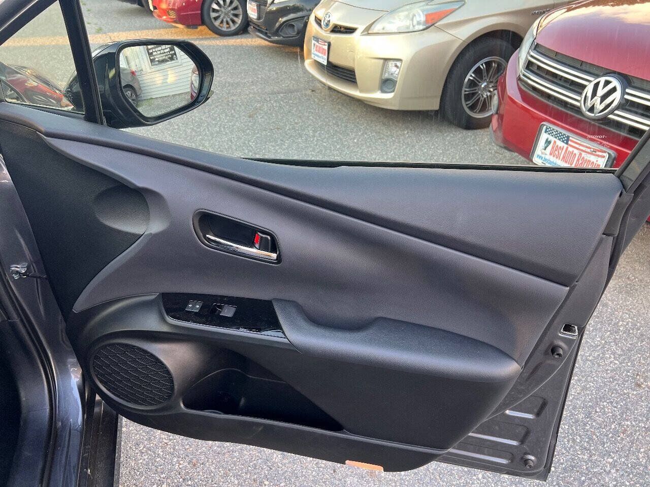 Used 2020 Toyota Prius Prime XLE FWD image 11