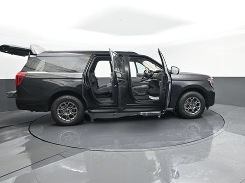 Used 2025 Ford Expedition Max Active AWD/4WD image 33