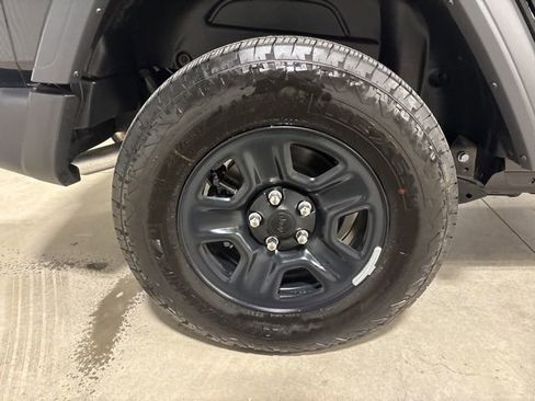Used 2025 Jeep Wrangler Sport S image 25