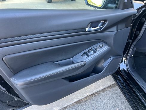 Used 2024 Nissan Altima 2.5 SV w/ SV Premium Package image 11