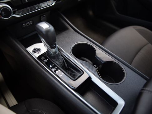 Used 2025 Nissan Altima 2.5 SV image 14