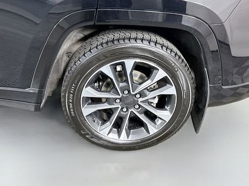 Used 2023 Jeep Grand Cherokee Overland w/ Luxury Tech Group IV image 39