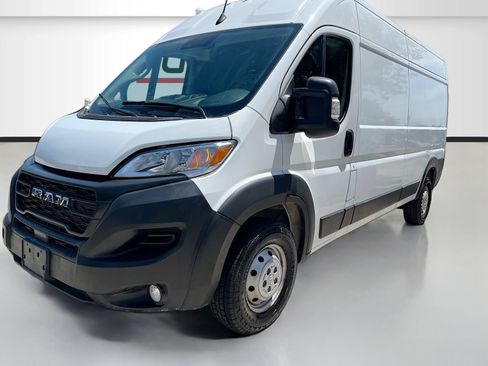 Used 2024 RAM ProMaster 2500 w/ Convenience Group FWD image 3