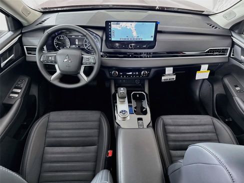 New 2026 Mitsubishi Outlander SE FWD image 3
