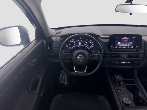 Used 2025 Nissan Pathfinder S AWD/4WD image 17