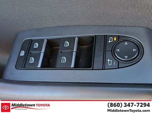 Used 2024 MAZDA MAZDA3 s FWD image 10