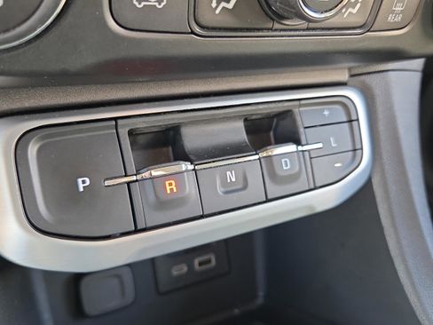 Used 2021 GMC Acadia SLT image 25