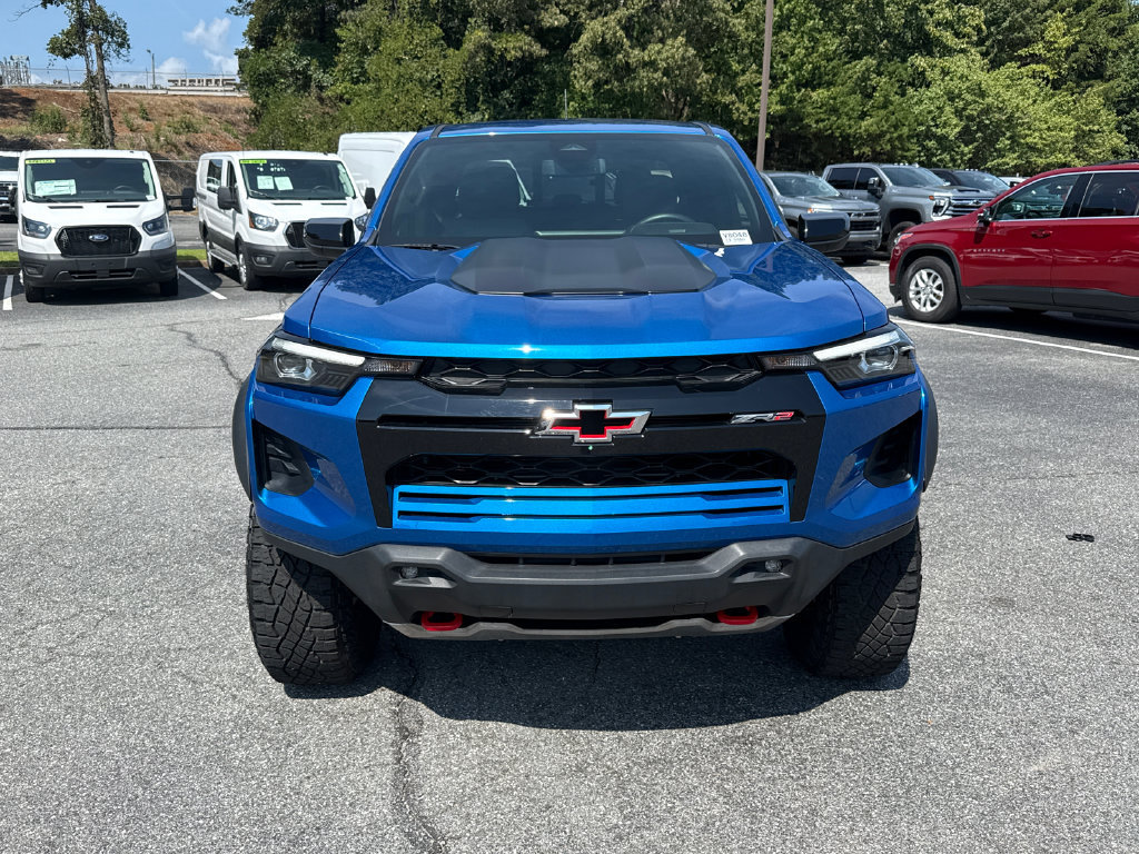 Used 2024 Chevrolet Colorado ZR2 w/ ZR2 Convenience Package III AWD/4WD image 2