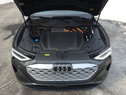 Used 2024 Audi Q8 e-tron Premium Plus image 73