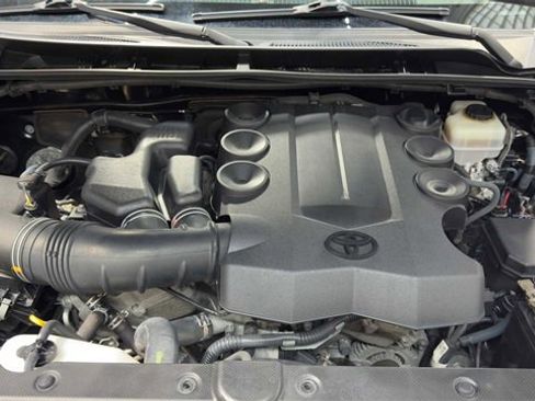 Used 2015 Toyota 4Runner Limited image 34