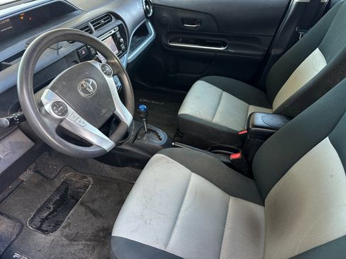 Used 2016 Toyota Prius C Two image 9