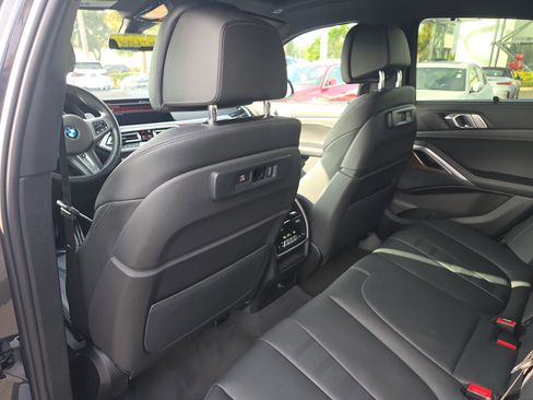 Used 2022 BMW X6 xDrive40i w/ M Sport Package image 12