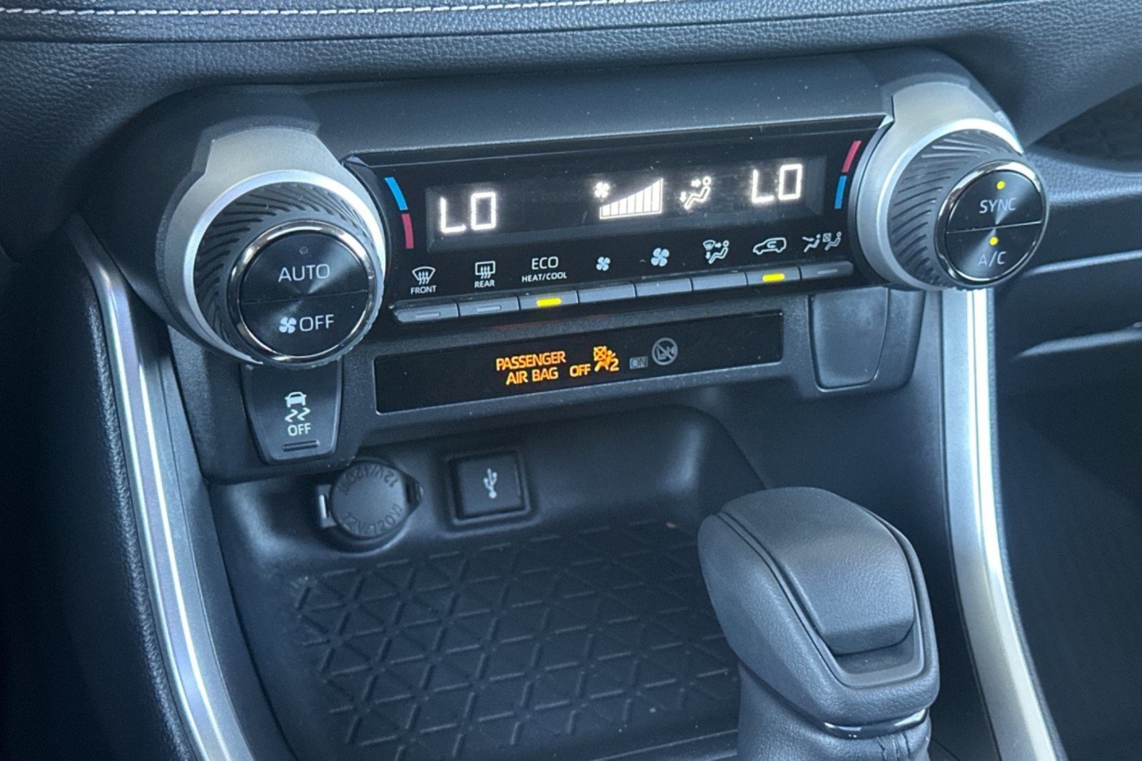 Certified 2022 Toyota RAV4 XLE w/ Convenience Package AWD/4WD image 19