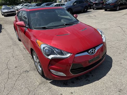 Used 2013 Hyundai Veloster w/ Style Pkg FWD image 4