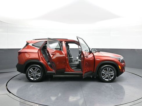 Certified 2022 Kia Seltos S image 41