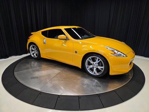 Used 2009 Nissan 370Z Touring w/ Sport Pkg RWD image 16
