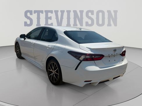 Used 2023 Toyota Camry SE FWD image 3