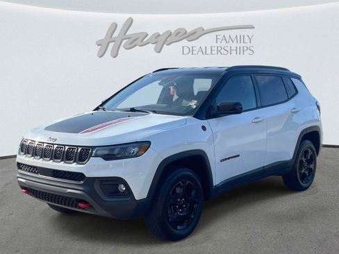 Used 2023 Jeep Compass Trailhawk w/ Trailhawk Convenience Group AWD/4WD image 7