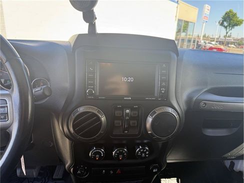 Used 2018 Jeep Wrangler Unlimited Sport AWD/4WD image 31