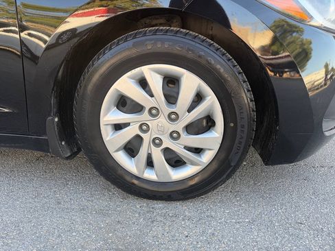 Used 2018 Hyundai Elantra SE FWD image 12