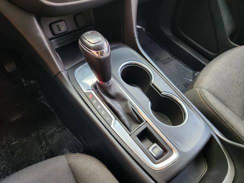 Used 2018 Chevrolet Equinox LT FWD image 21