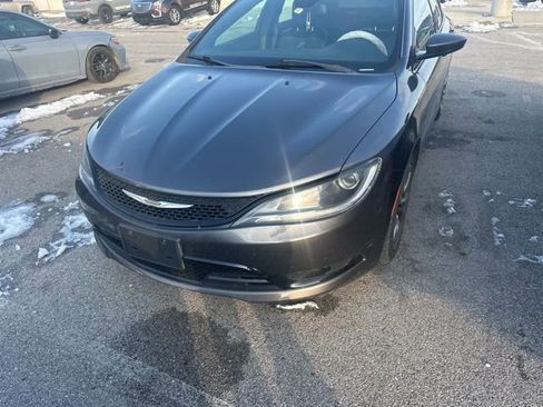 Used 2015 Chrysler 200 S w/ Comfort Group image 2