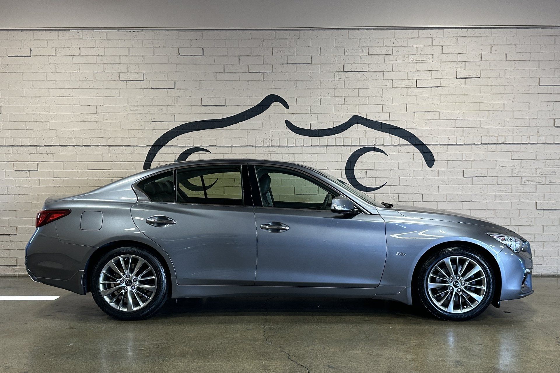 Used 2018 INFINITI Q50 Luxe w/ Essential Package (3.0T Luxe) AWD/4WD image 3