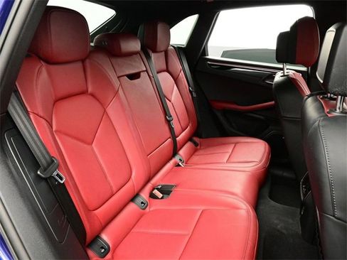 Certified 2025 Porsche Macan image 17