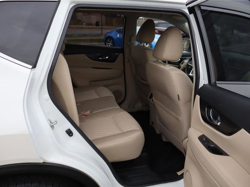 Used 2020 Nissan Rogue SV w/ Premium Package image 31