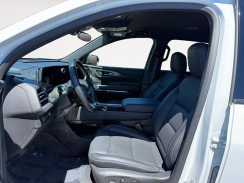 Used 2025 Chevrolet Traverse LT AWD/4WD image 10