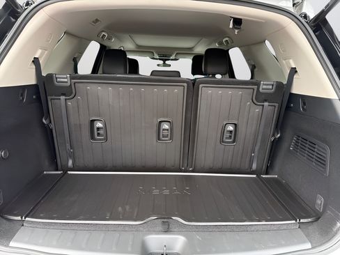 Certified 2024 Nissan Pathfinder Platinum w/ Cargo Package AWD/4WD image 10