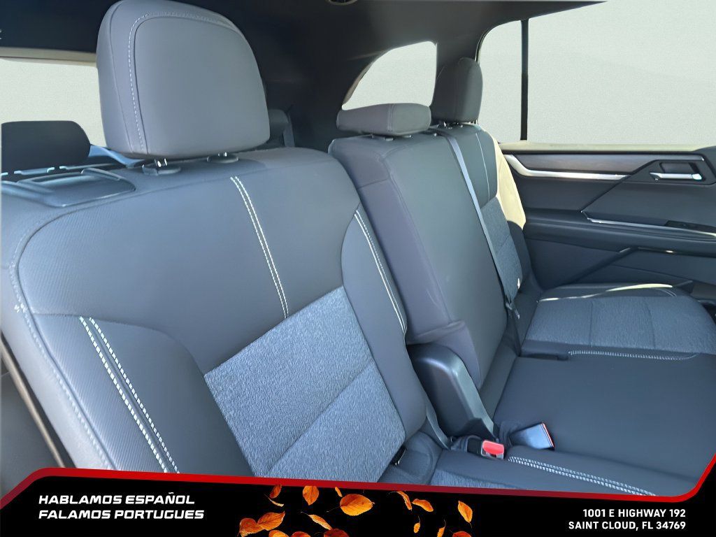 Used 2025 GMC Acadia Elevation FWD image 30